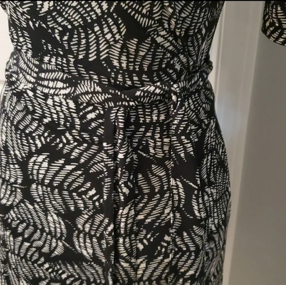 Vintage wrap dress by Daisy Fuentes- black and white - Picture 5 of 10